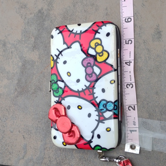 Hello Kitty Iphone Case - Picture 3 of 7